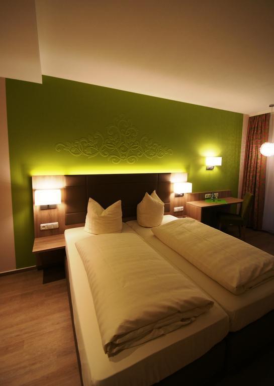 Landhotel Im Klostereck Strubel-Roos ฟลูนไฮม์ ห้อง รูปภาพ